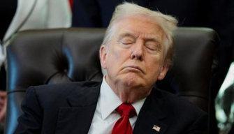 Trump Pecat 8 Hakim Imigrasi di New York!