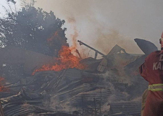 Gudang Rongsokan Yang Terletak di Bogor Terbakar