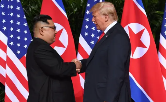 alasan-trump-kim-joing-un-sangat-akur