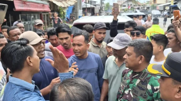 TNI Membubarkan Aksi di Lhoseumawe Persuasif