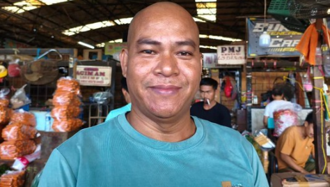 Pedagang Menyebut Sampah di Pasar Kramat Jati Sepi Pembeli