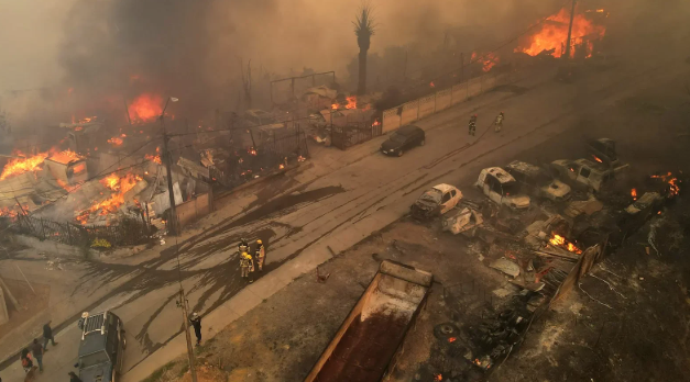 Kebakaran Hutan Chile Evakuasi 20 Ribu Orang